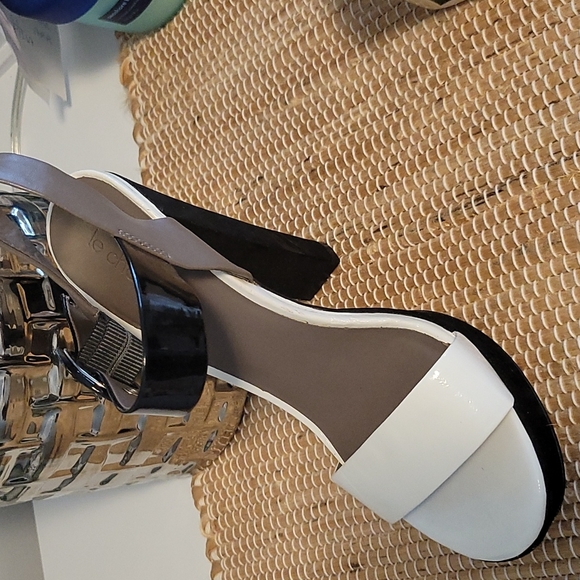 Shoes - Picture 4 of 16